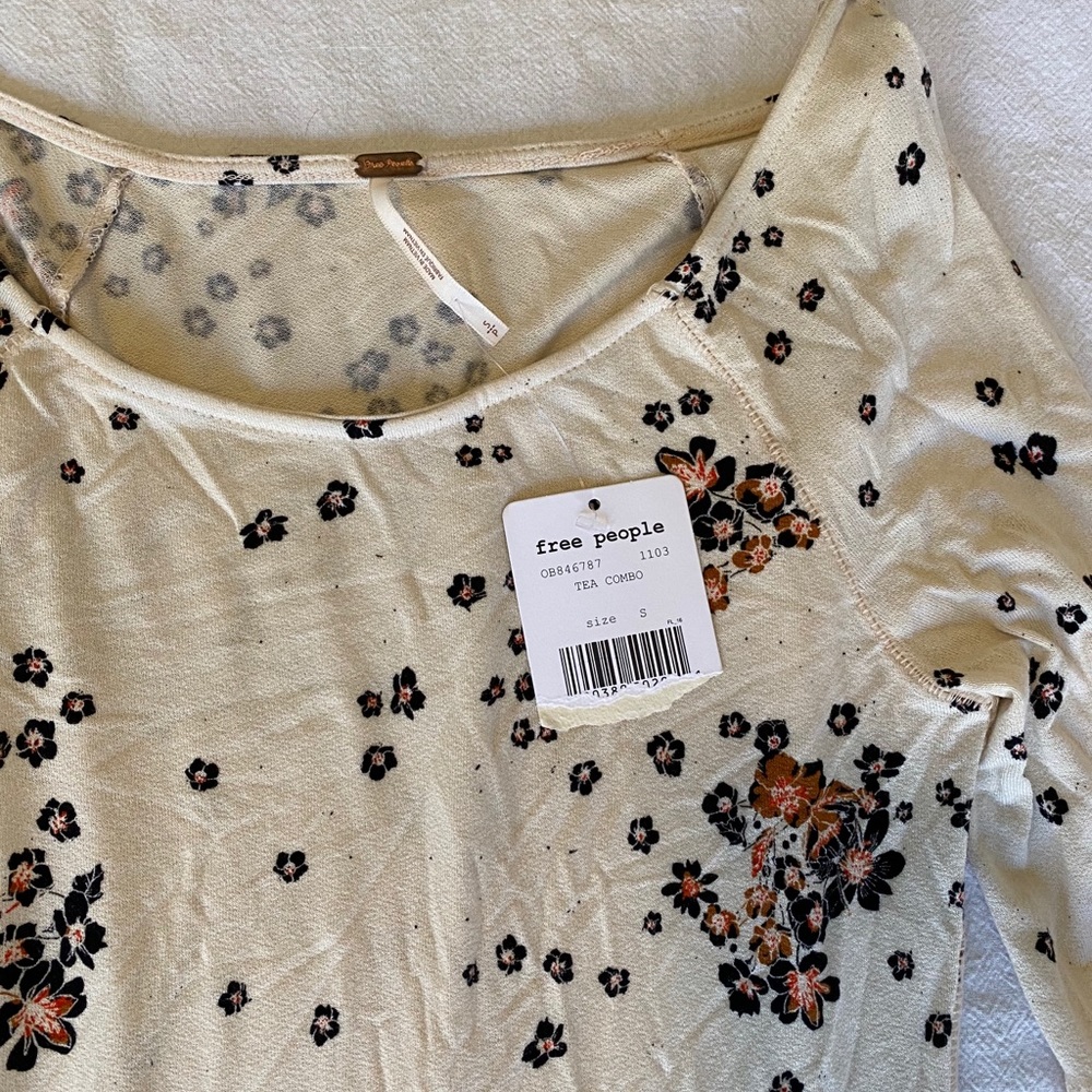 Free People long sleeve - Picture 2 of 3